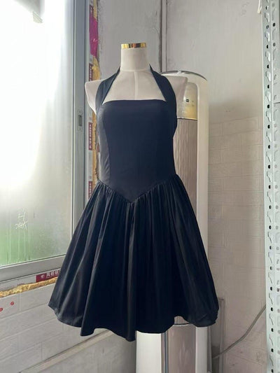 Midnight Muse – Sleeveless Halter Gown