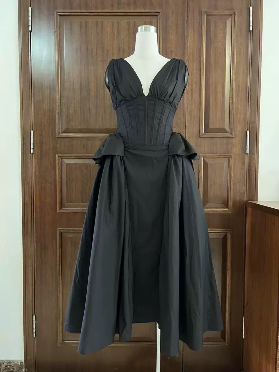 Scarlet Radiance – Corset Midi Gown